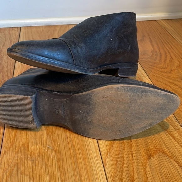 Free People | Flat Royale Black Slip Ons Size 37.5 Flaw - Picture 5 of 5